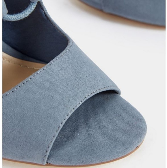 Shoe - Picture 4 of 4